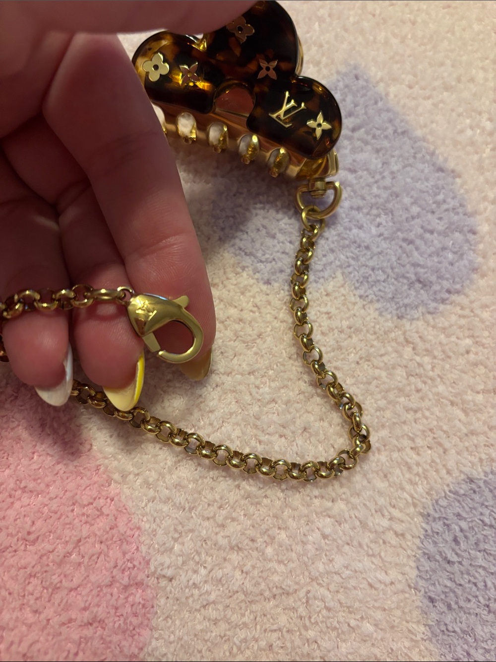 Louis Vuitton tortoiseshell hair clip bag charm- M02911 - Picture 5 of 9